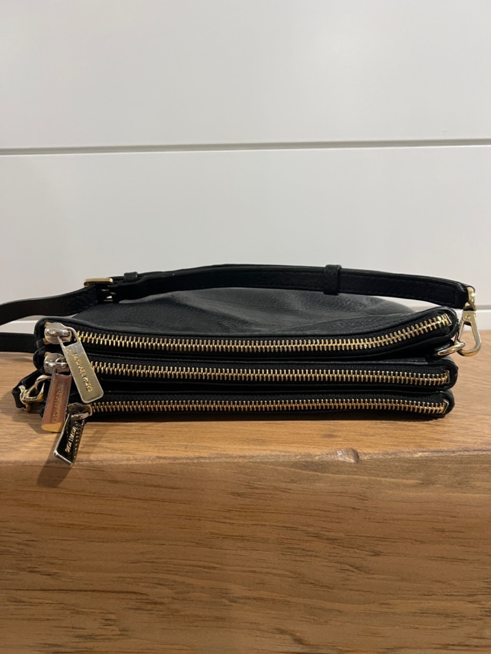 Michael Kors Jet Set Travel Pebbled Black Leather Crossbody Pouch with Gold Logo - Picture 3 of 16